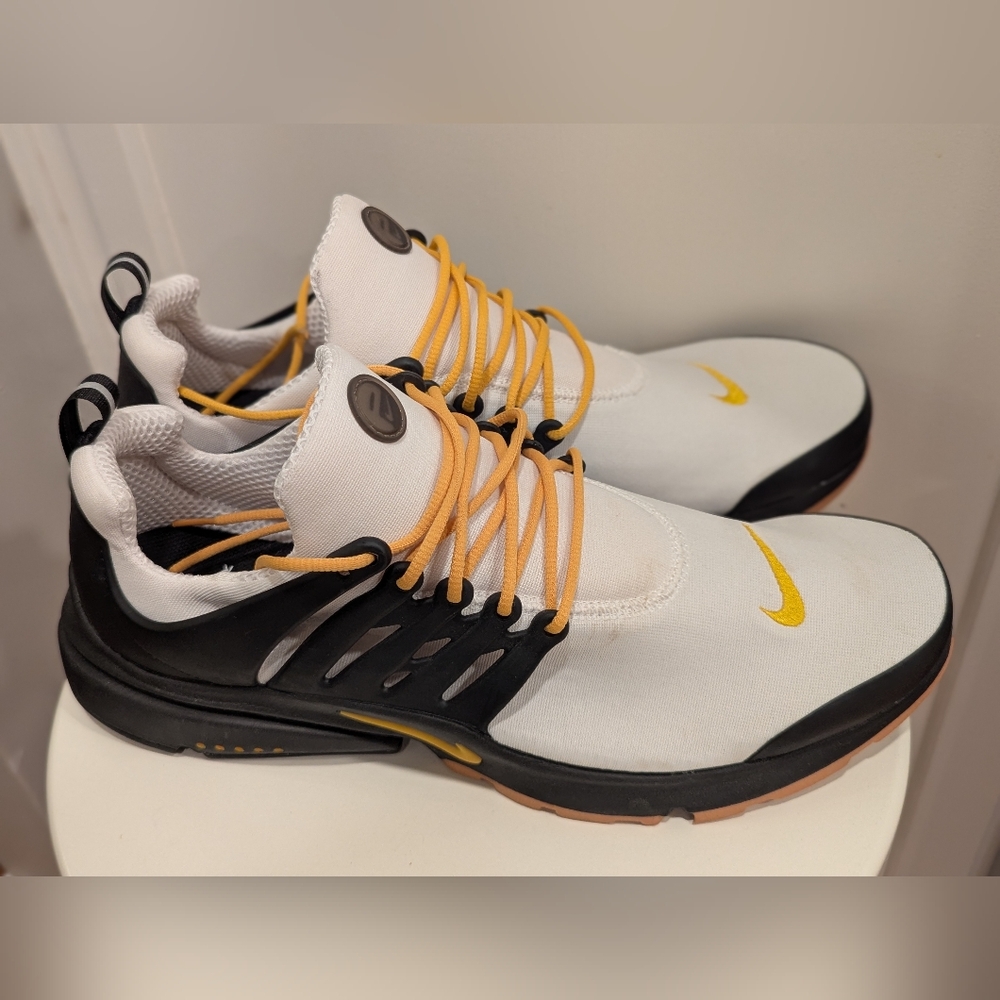 Nike Men's White and Yellow Athletic Shoes
